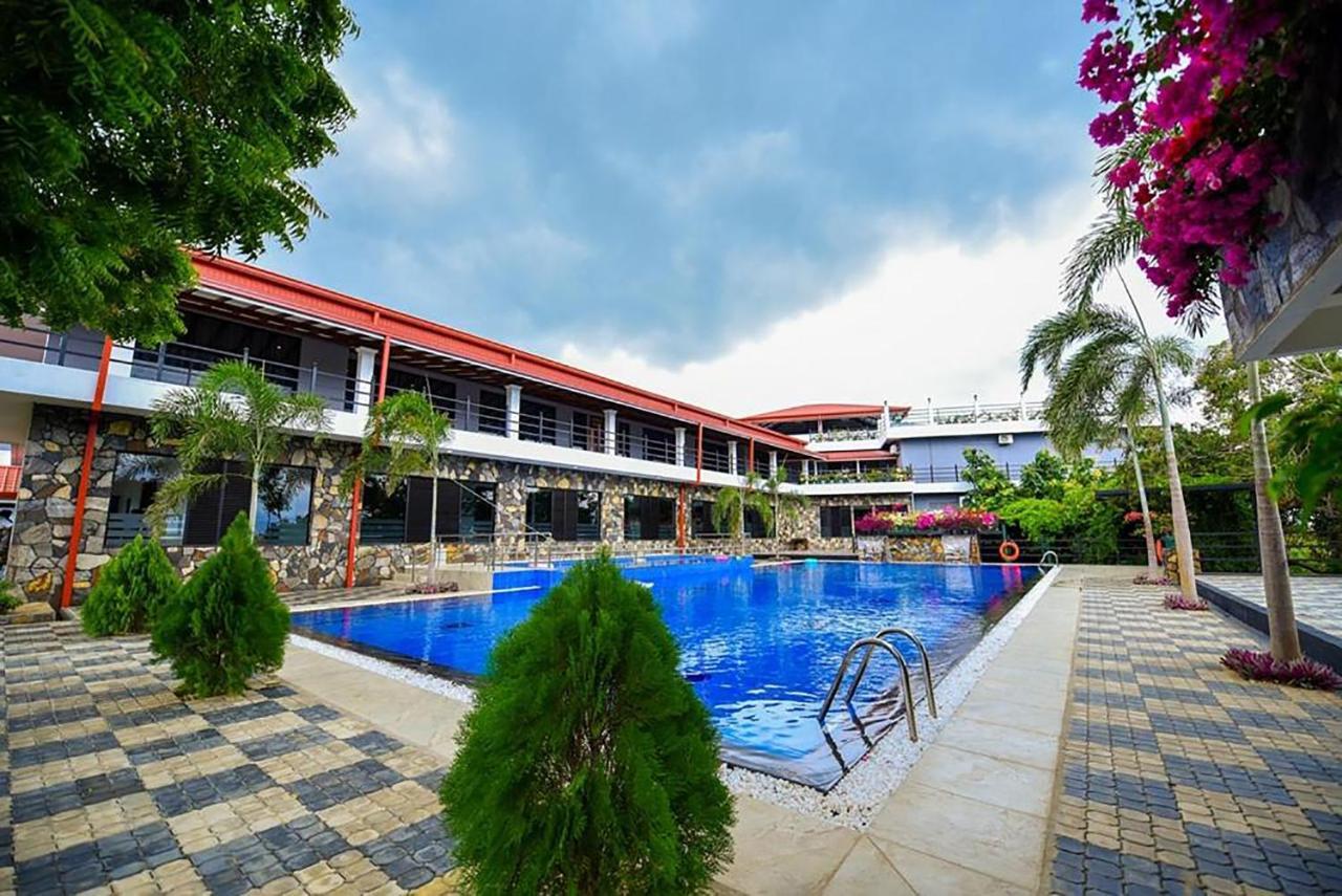 Hotel Centauria Wild Udawalawe Esterno foto