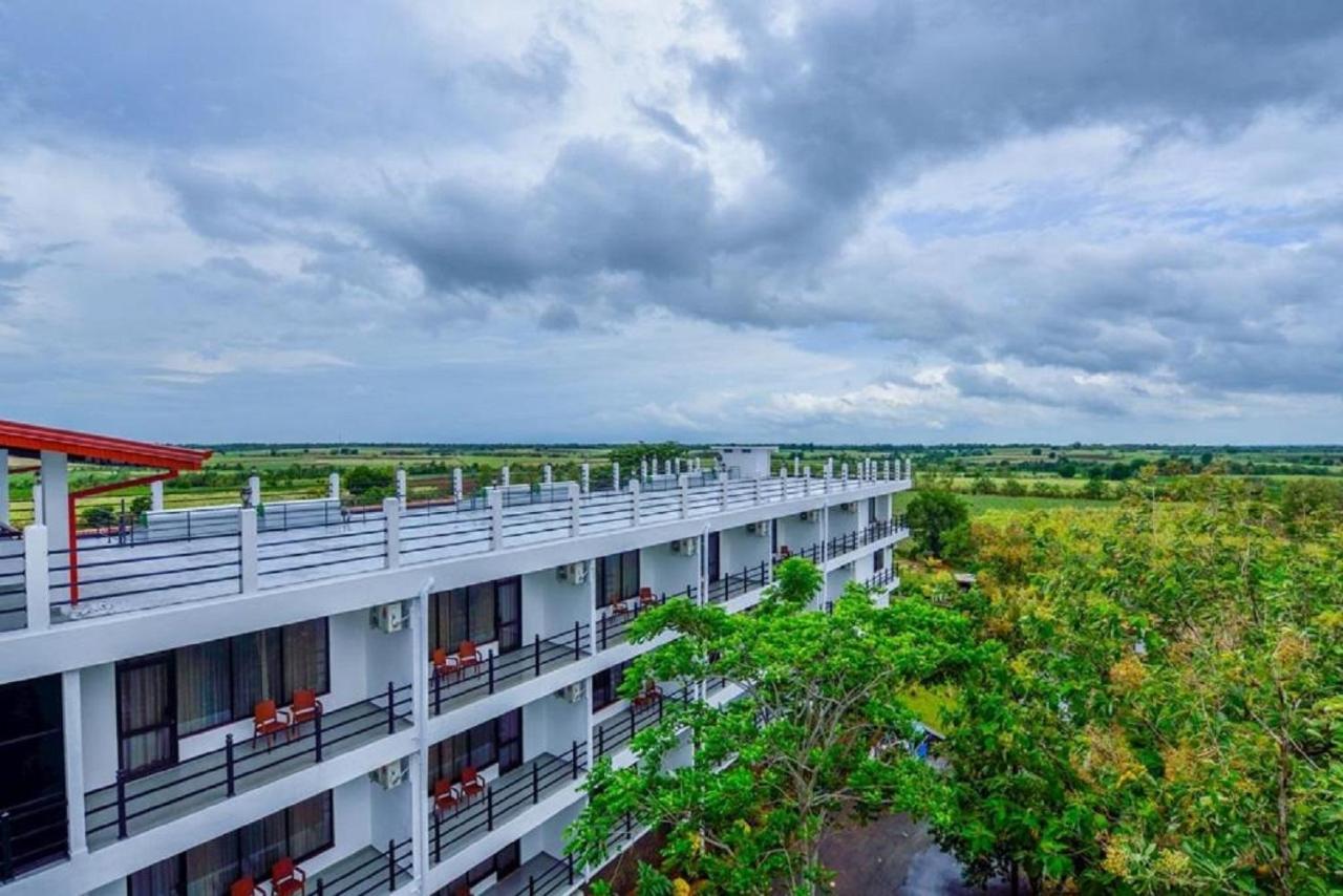 Hotel Centauria Wild Udawalawe Esterno foto