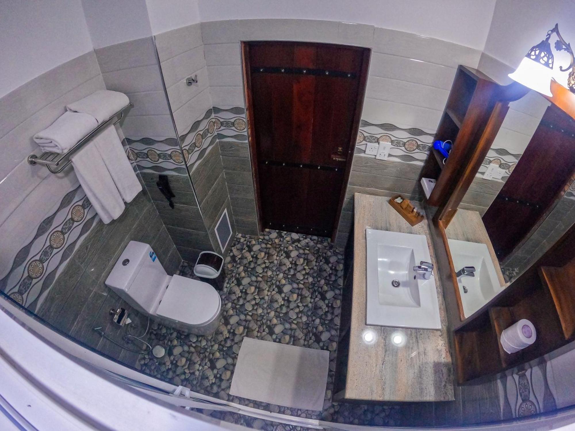 Hotel Centauria Wild Udawalawe Esterno foto